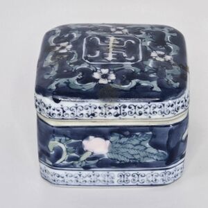 Source Unknown Blue and White Floral Ceramic Box